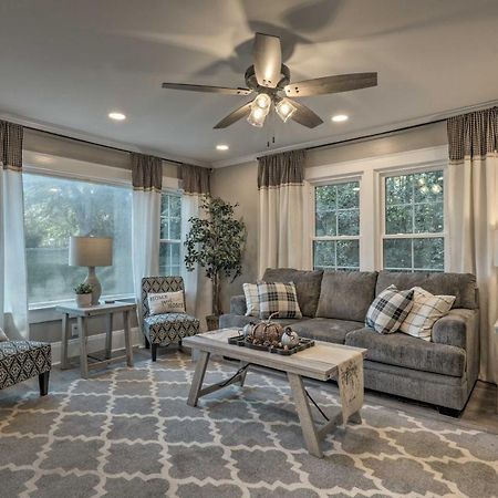 Peaceful Renovated Home With Deck On Half Acre! آشبورو المظهر الخارجي الصورة