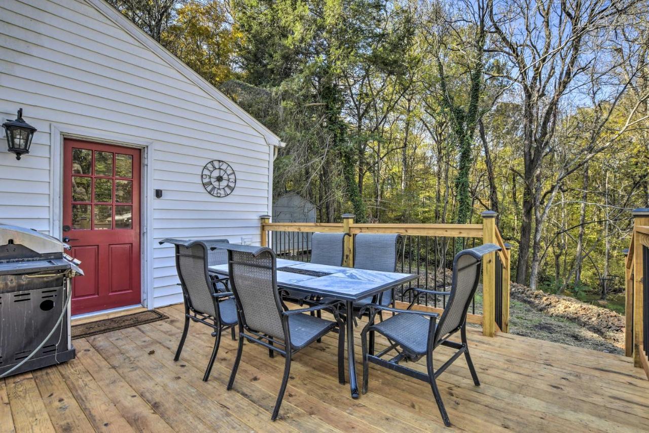 Peaceful Renovated Home With Deck On Half Acre! آشبورو المظهر الخارجي الصورة