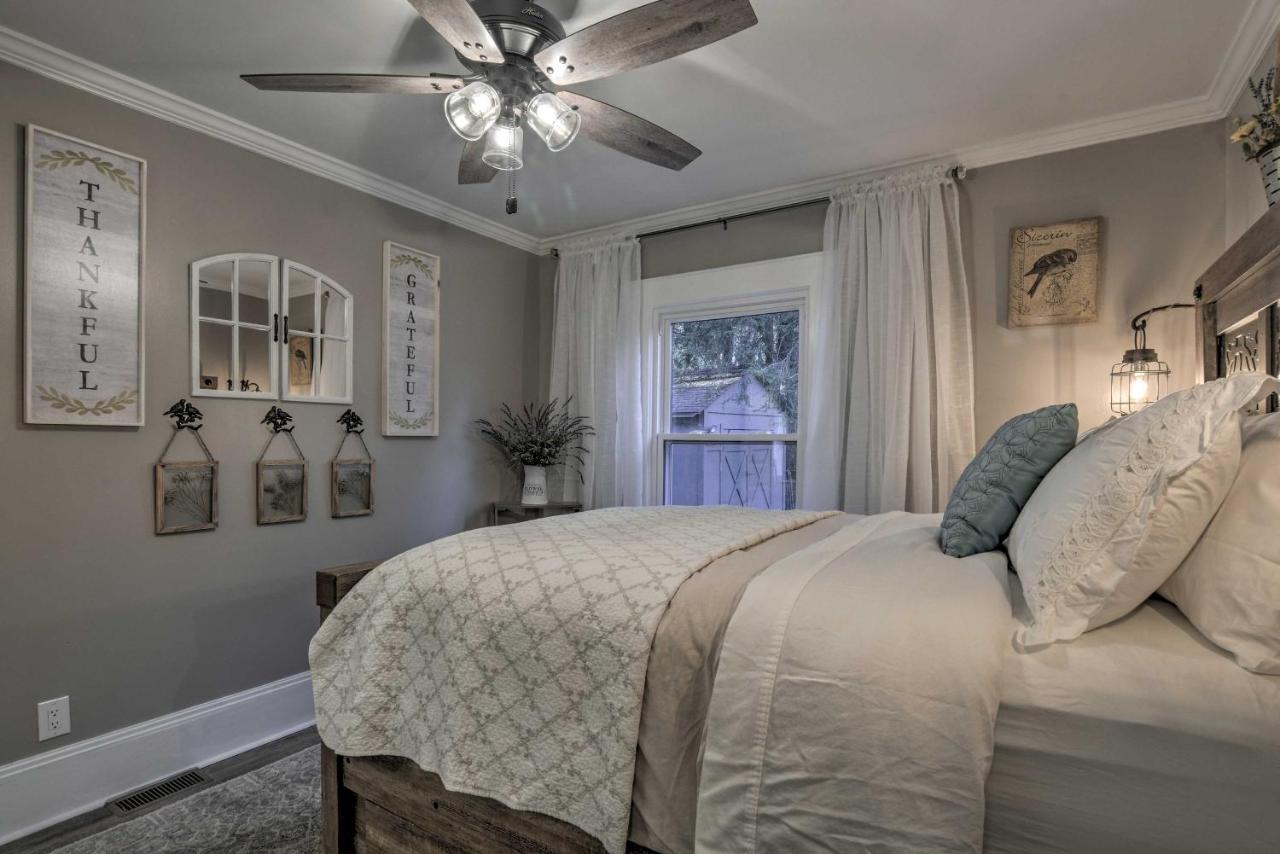 Peaceful Renovated Home With Deck On Half Acre! آشبورو المظهر الخارجي الصورة