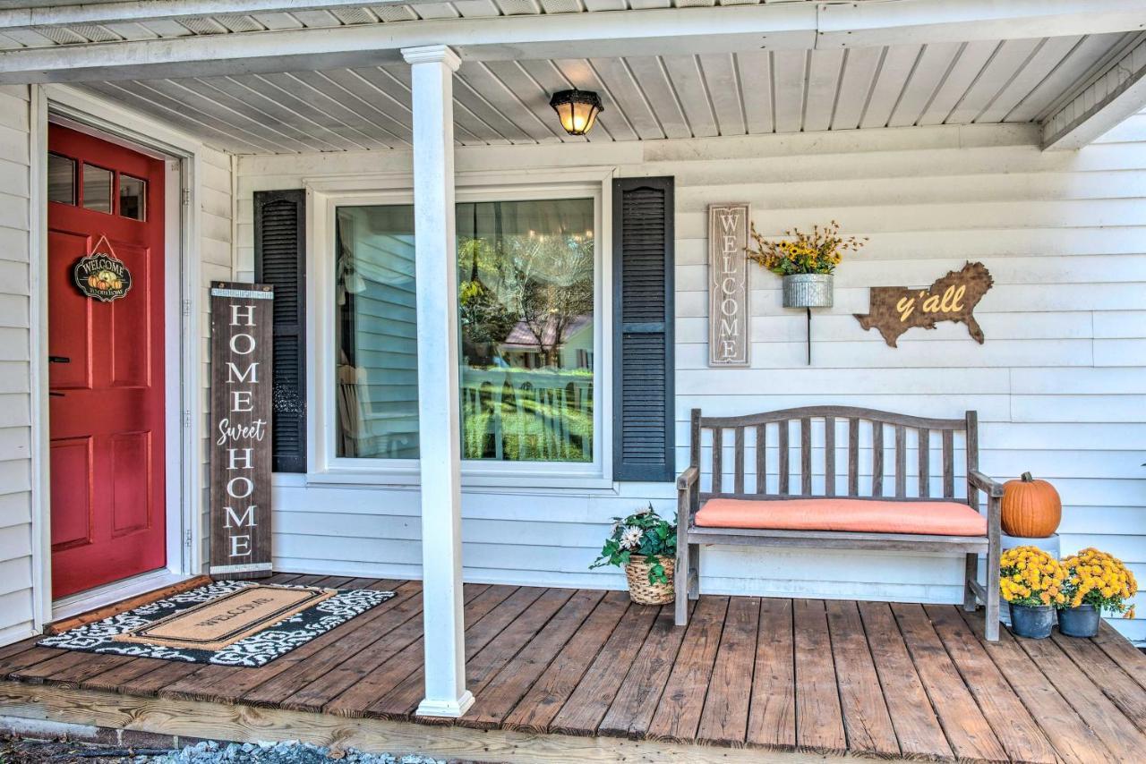Peaceful Renovated Home With Deck On Half Acre! آشبورو المظهر الخارجي الصورة