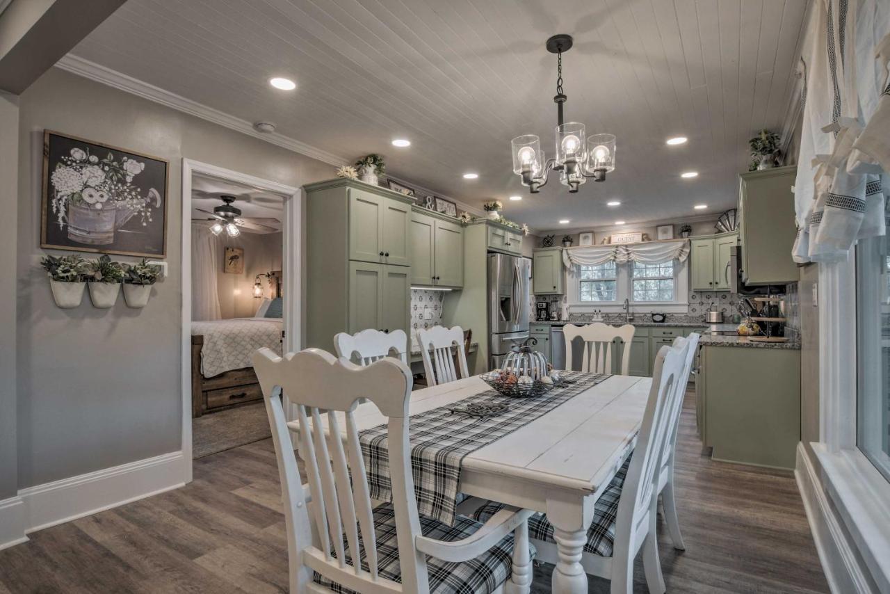 Peaceful Renovated Home With Deck On Half Acre! آشبورو المظهر الخارجي الصورة