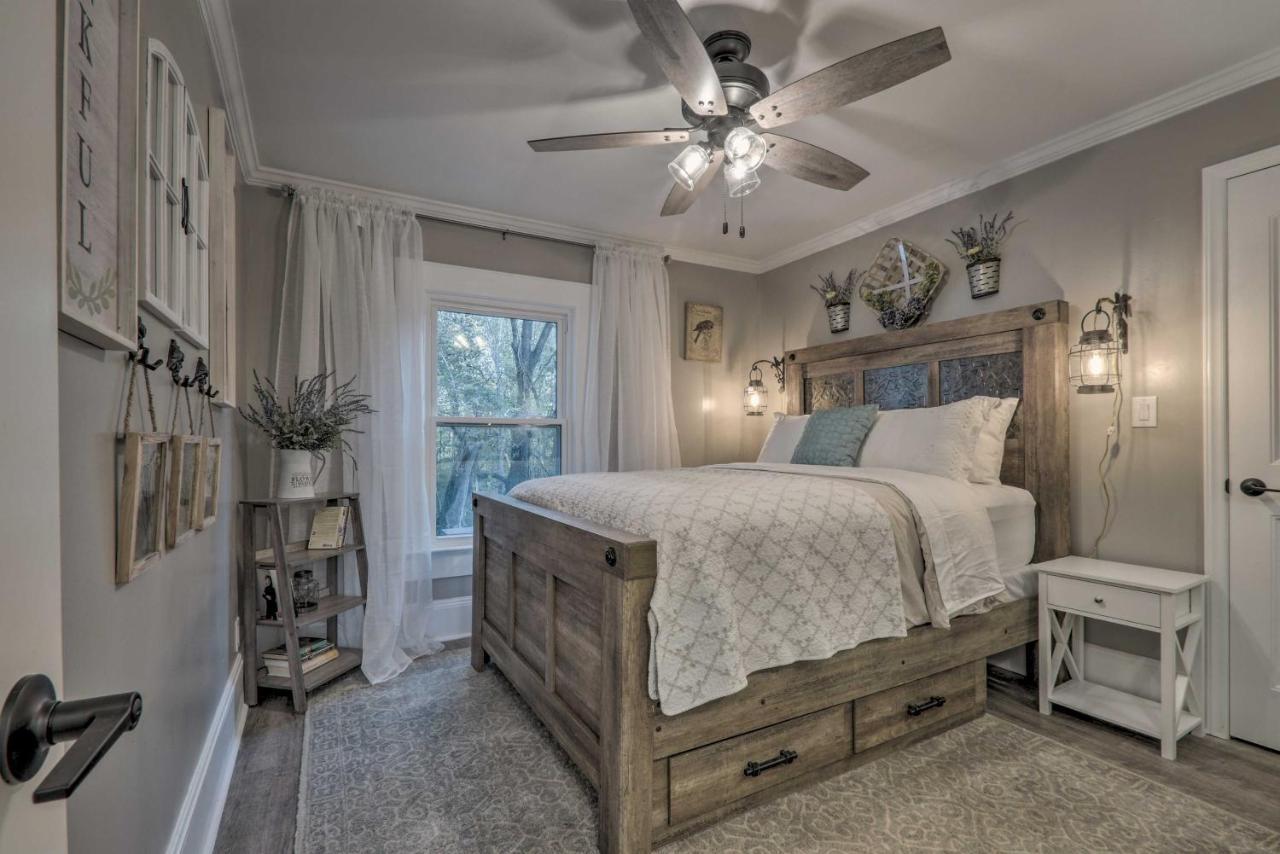 Peaceful Renovated Home With Deck On Half Acre! آشبورو المظهر الخارجي الصورة