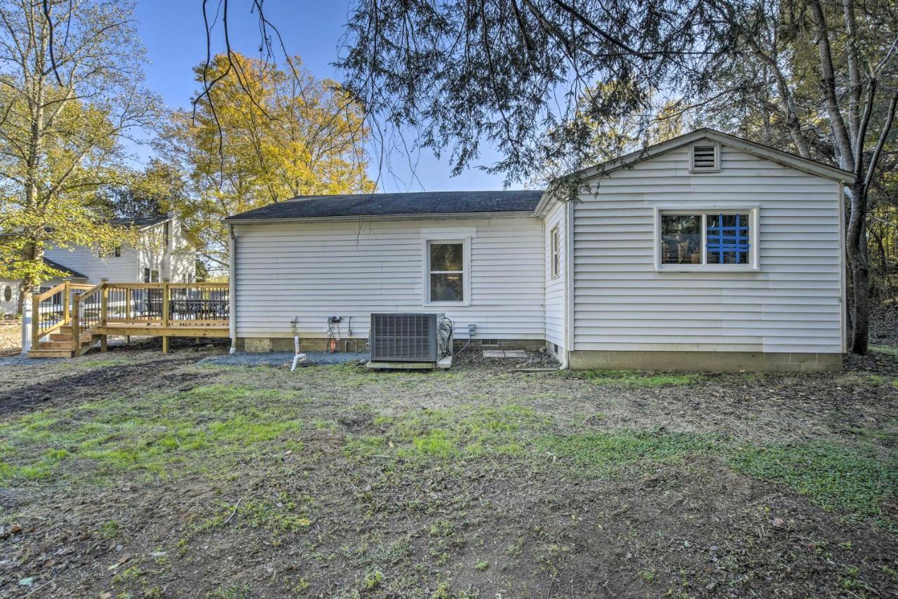 Peaceful Renovated Home With Deck On Half Acre! آشبورو المظهر الخارجي الصورة