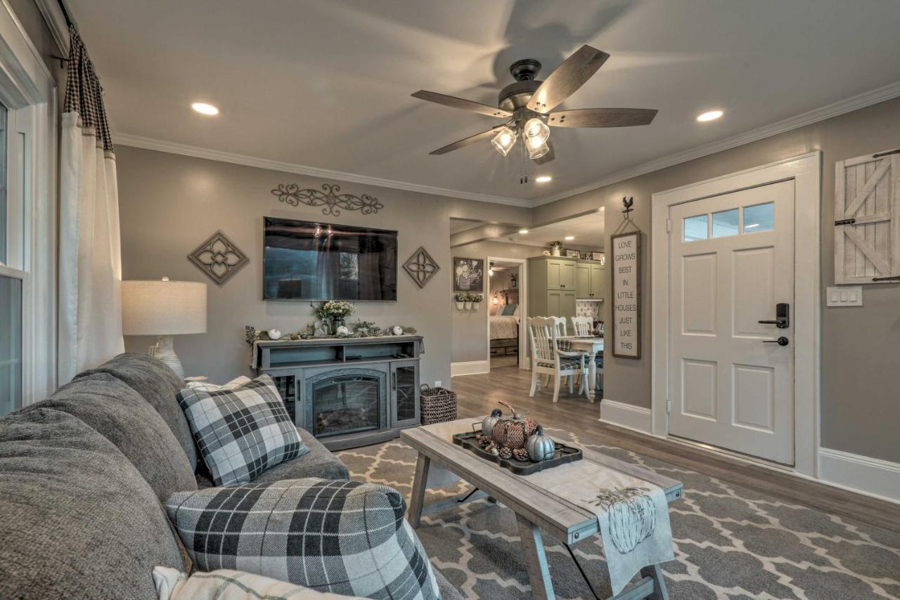 Peaceful Renovated Home With Deck On Half Acre! آشبورو المظهر الخارجي الصورة