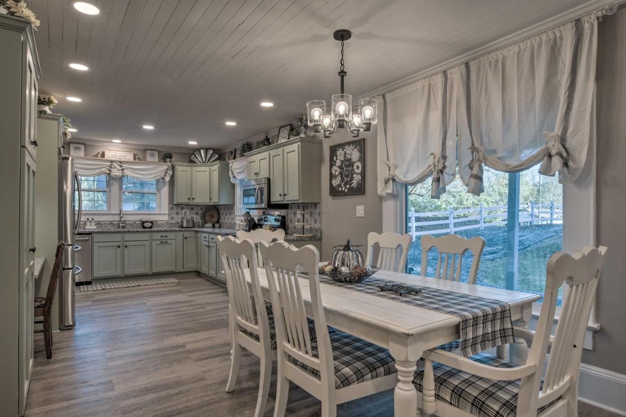 Peaceful Renovated Home With Deck On Half Acre! آشبورو المظهر الخارجي الصورة