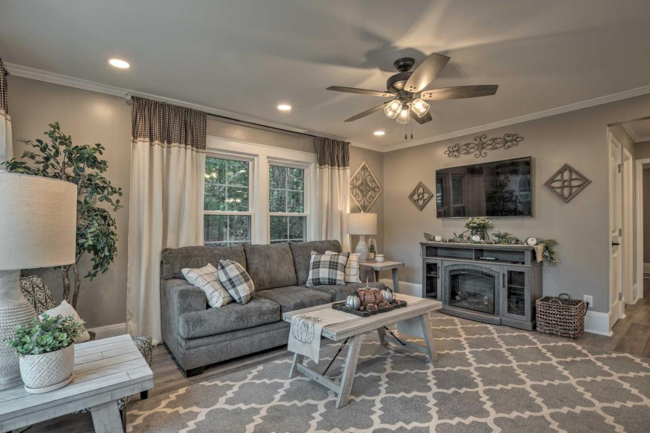 Peaceful Renovated Home With Deck On Half Acre! آشبورو المظهر الخارجي الصورة
